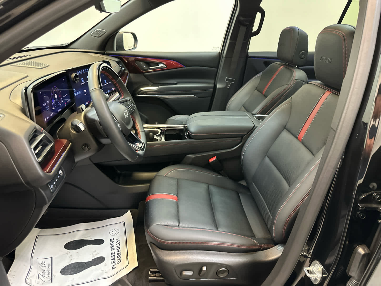 Certified 2024 Chevrolet Traverse RS w/ LPO, Floor Liner Package AWD/4WD image 4
