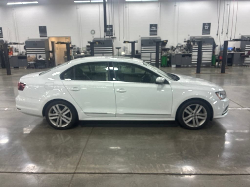 Used 2017 Volkswagen Jetta SEL FWD image 3