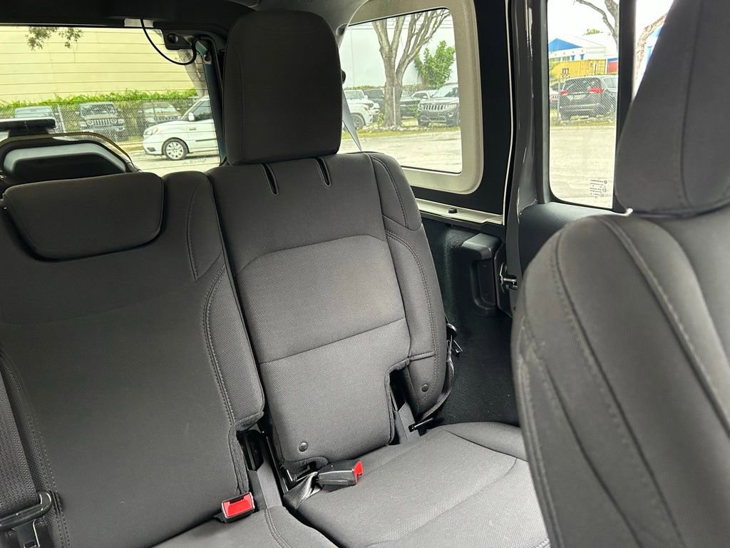 Certified 2018 Jeep Wrangler Unlimited Sahara image 16