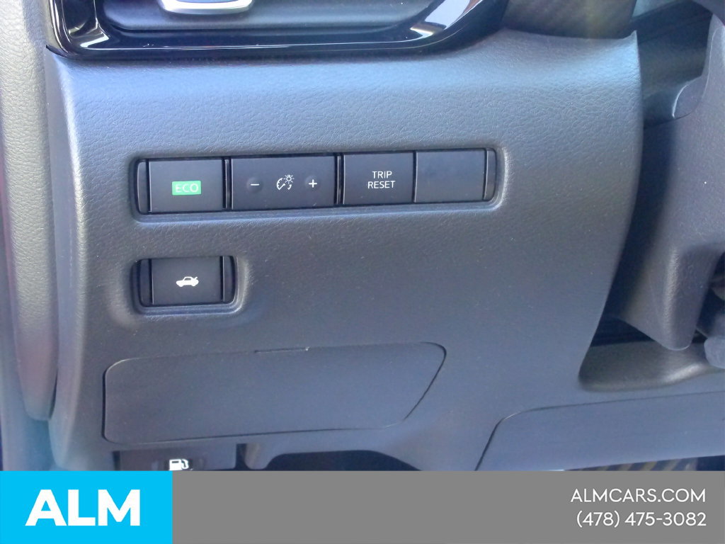 Used 2024 Nissan Sentra SV FWD image 38