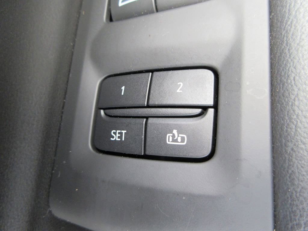 Used 2021 GMC Yukon XL AT4 w/ Technology Package AWD/4WD image 25