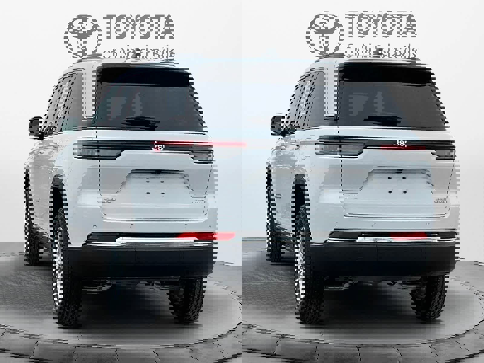 Used 2025 Jeep Grand Cherokee Laredo X image 2