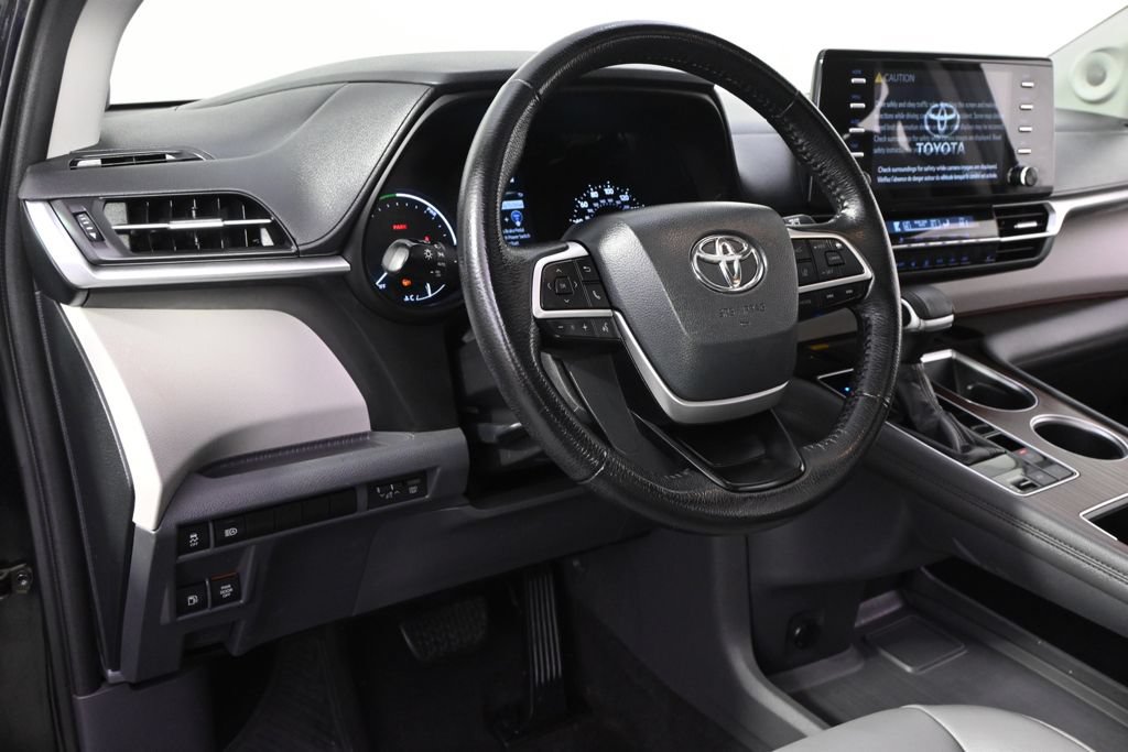 Used 2021 Toyota Sienna XLE w/ XLE Plus Package AWD/4WD image 11