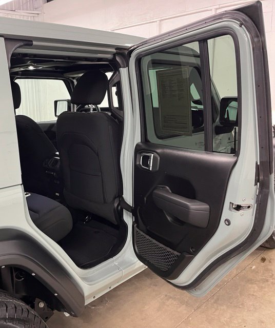 Used 2023 Jeep Wrangler Unlimited Sport w/ Sun And Sound Package AWD/4WD image 19