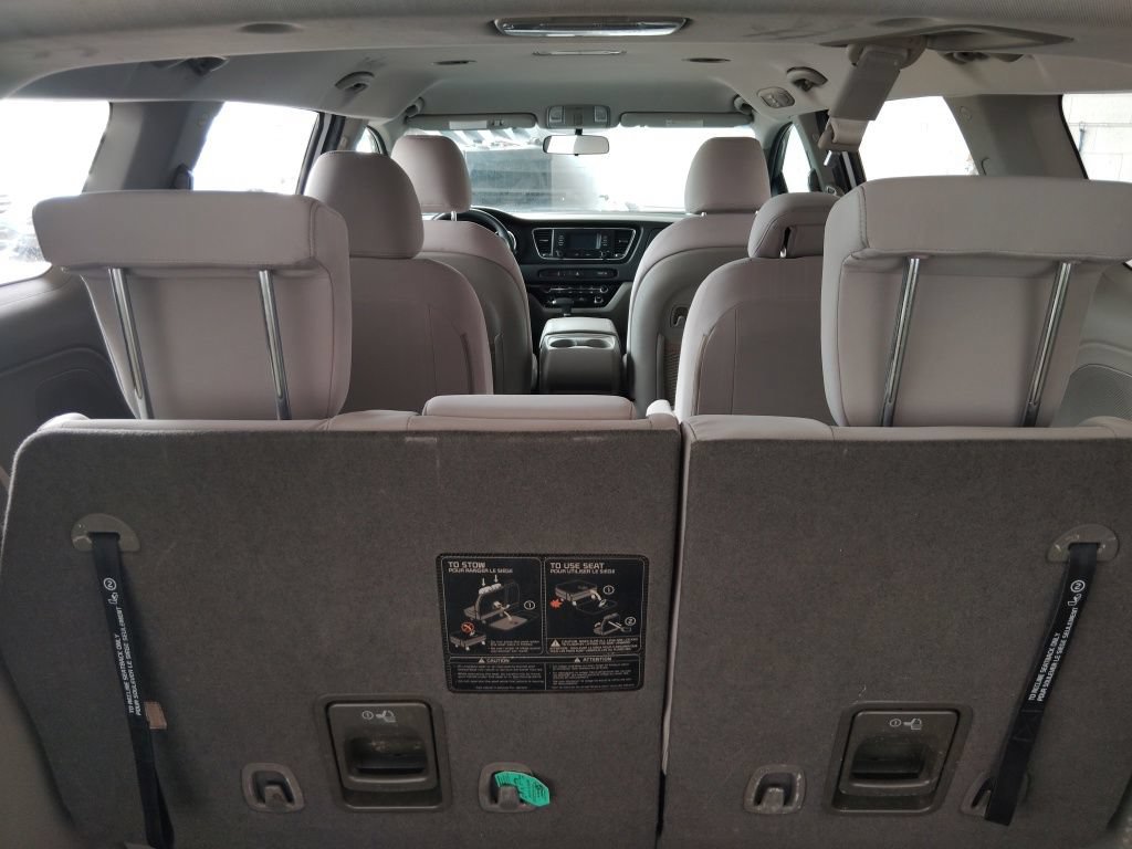 Used 2018 Kia Sedona L FWD image 19