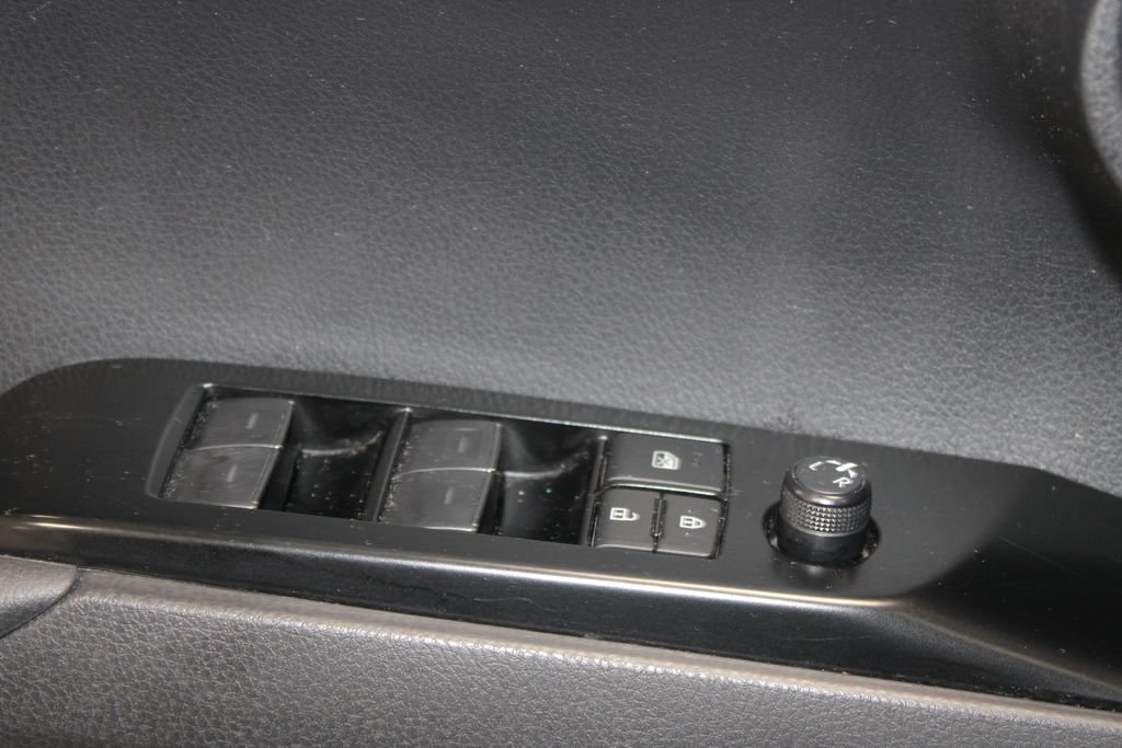 Used 2025 Toyota Camry SE FWD image 35