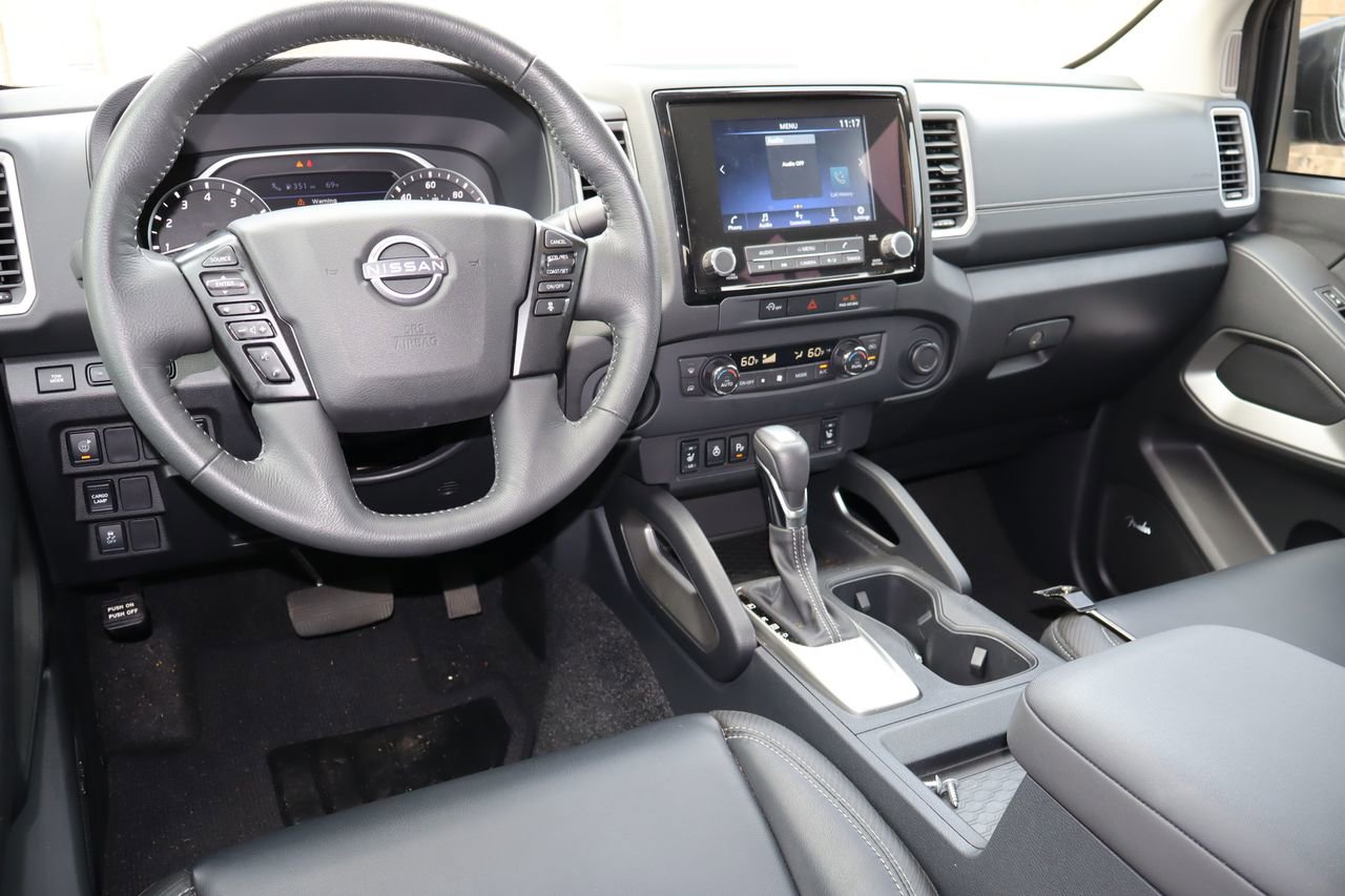 Used 2023 Nissan Frontier SV w/ SV Premium Package RWD image 6