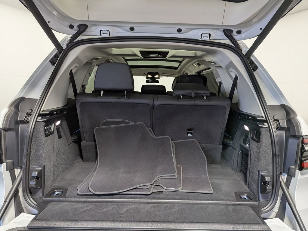 Used 2023 BMW X7 xDrive40i image 52