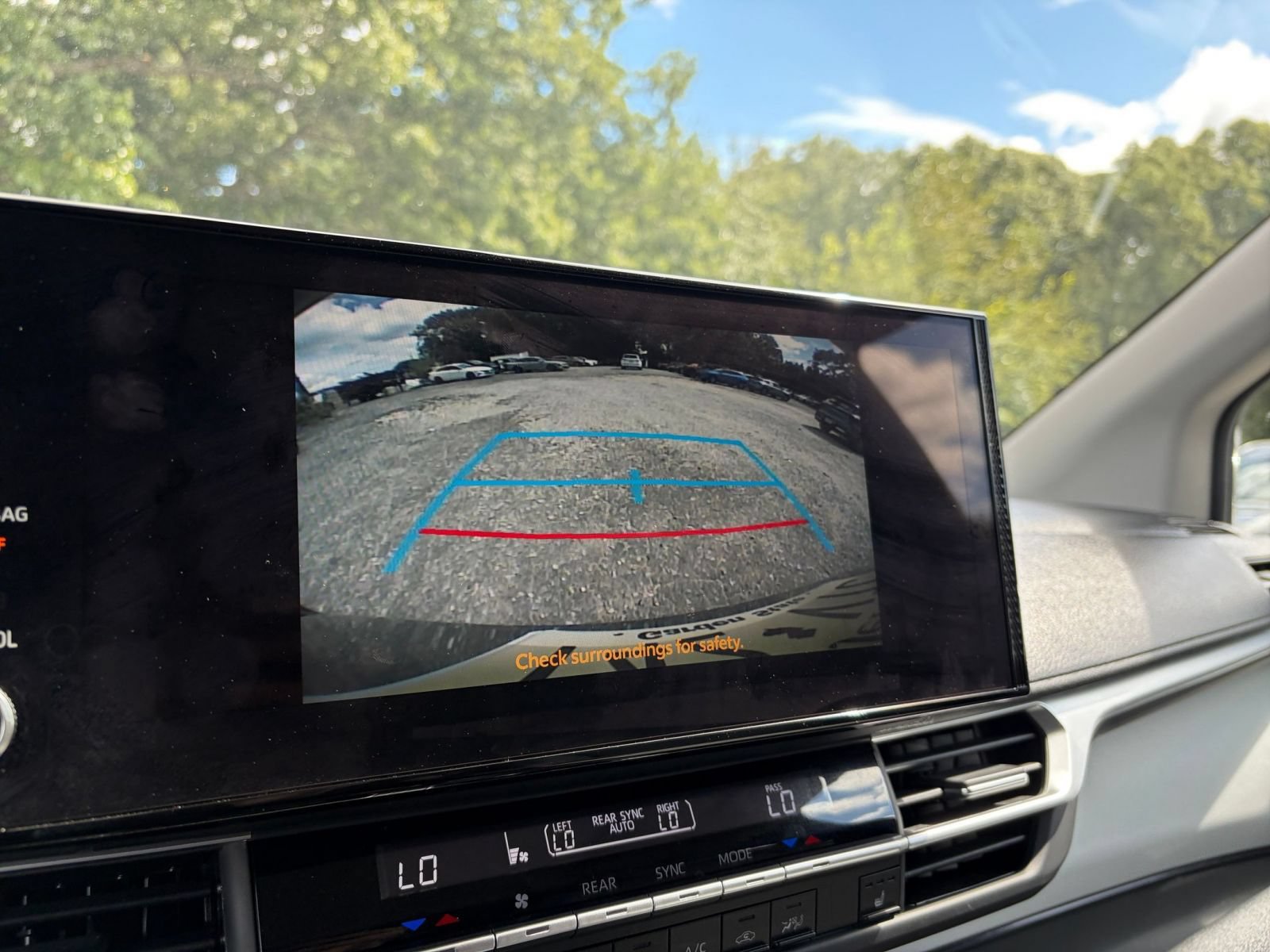 Used 2025 Toyota Sienna XLE FWD image 25