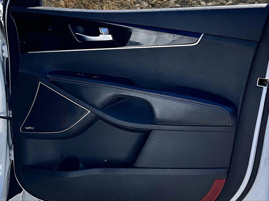 Used 2016 Kia Sorento SX image 22