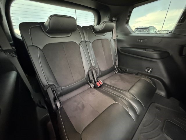 Used 2024 Jeep Grand Cherokee L Altitude AWD/4WD image 17