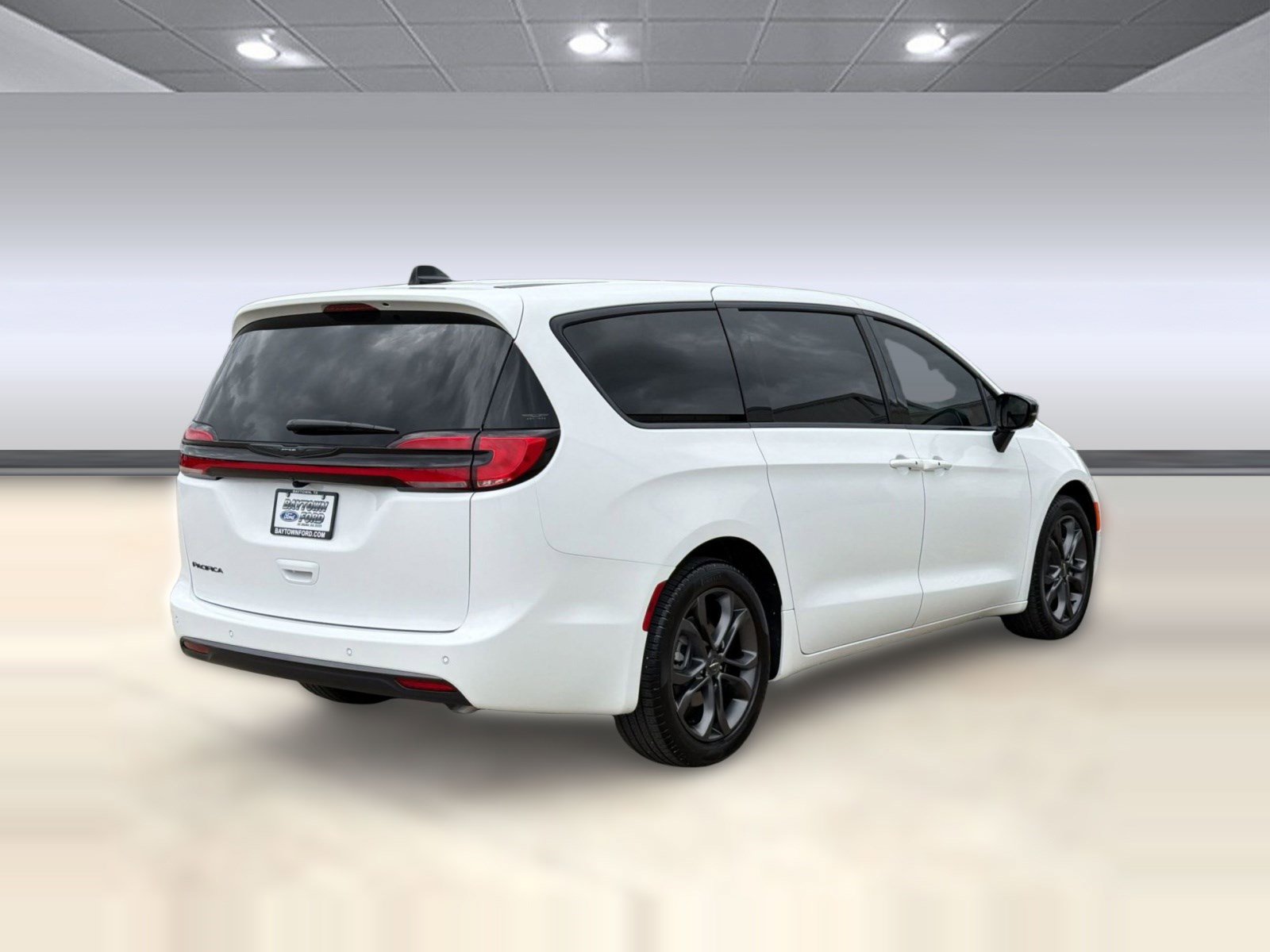 Used 2026 Chrysler Pacifica Select image 9