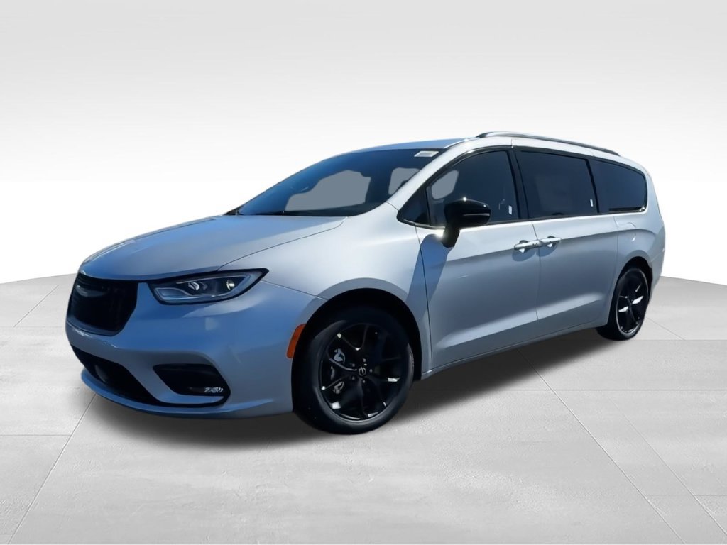 New 2026 Chrysler Pacifica Select w/ S Appearance Package FWD image 3