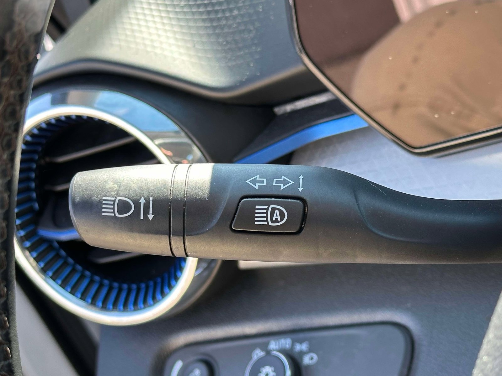 Used 2024 Chevrolet Trax LT w/ Driver Confidence Package FWD image 20