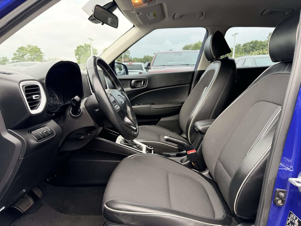 Used 2022 Hyundai Venue Limited w/ Cargo Package FWD image 15