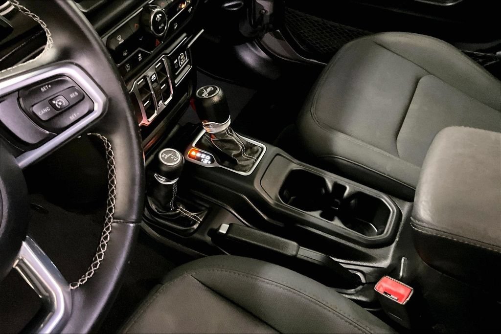 Used 2019 Jeep Wrangler Unlimited Sahara AWD/4WD image 18
