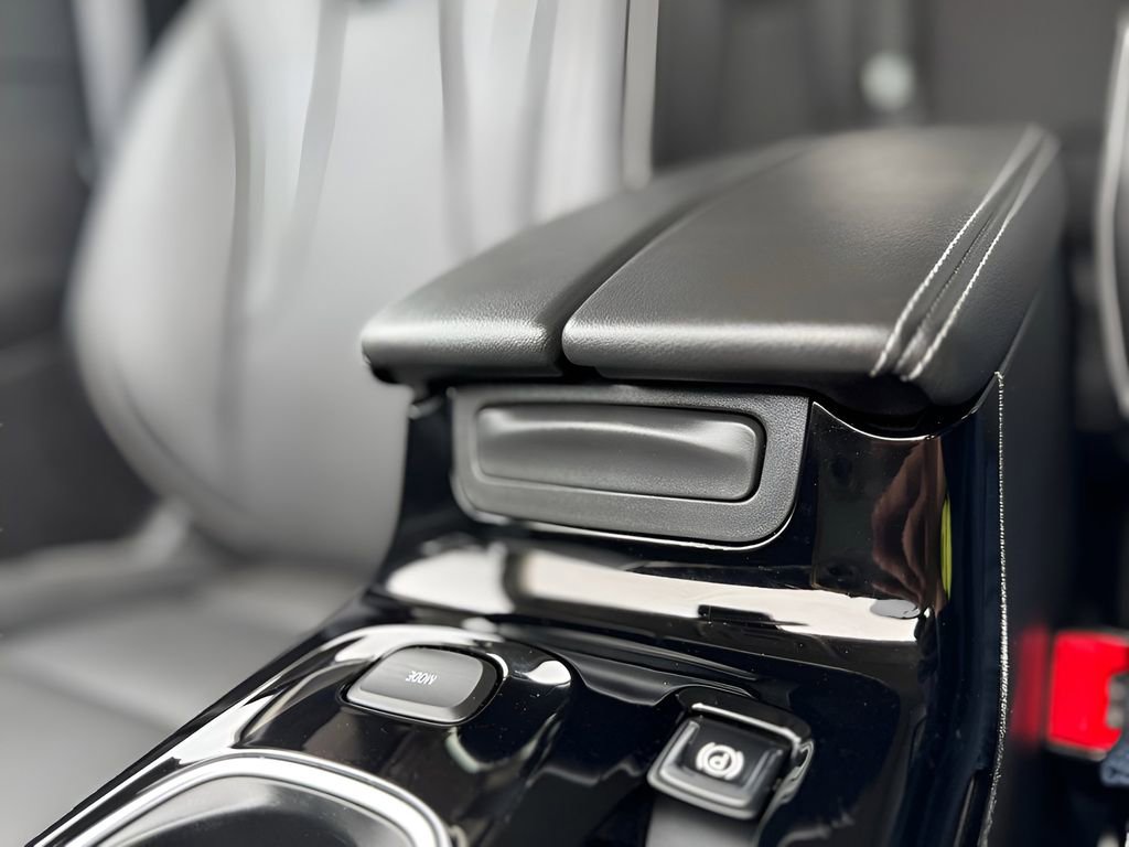 Used 2023 Buick Envision Essence image 22