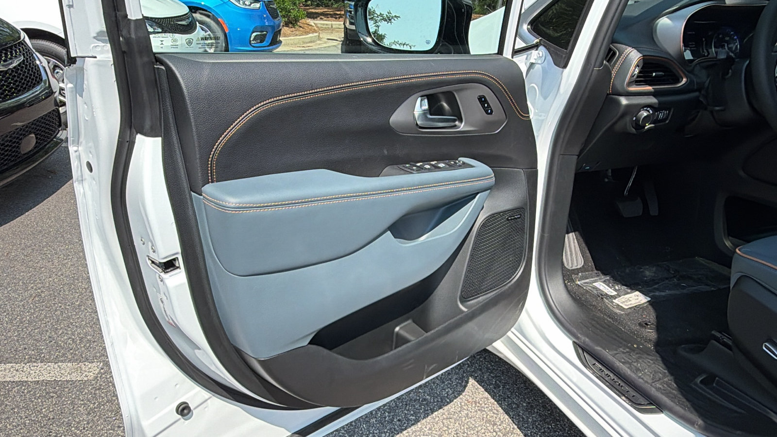 New 2027 Chrysler Pacifica Pinnacle FWD image 14
