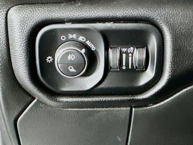 Used 2024 RAM 2500 Laramie AWD/4WD image 12