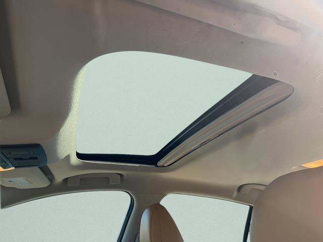 Used 2025 Nissan Sentra SV w/ SV Premium Package image 9