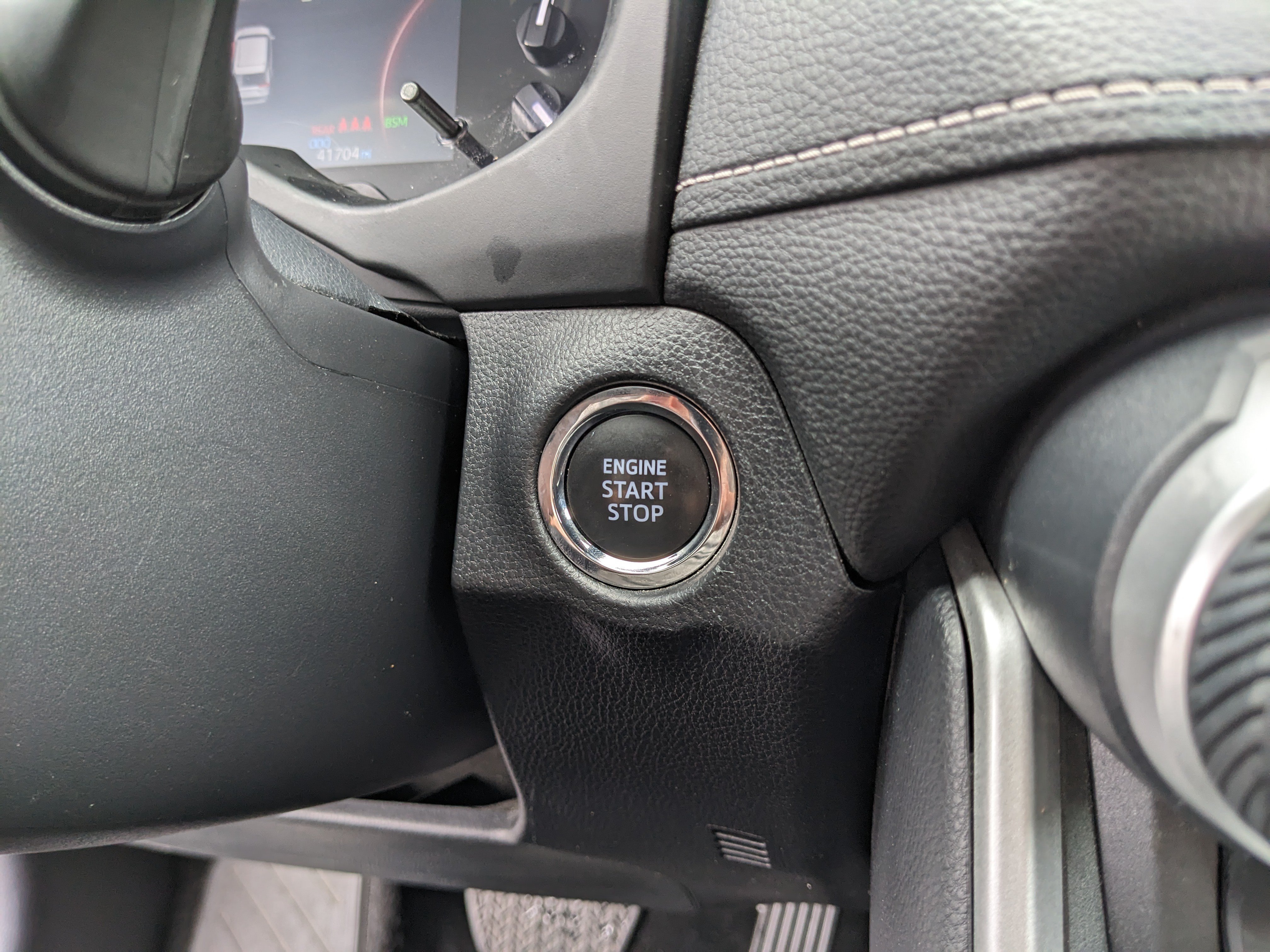 Used 2025 Toyota RAV4 XLE FWD image 27