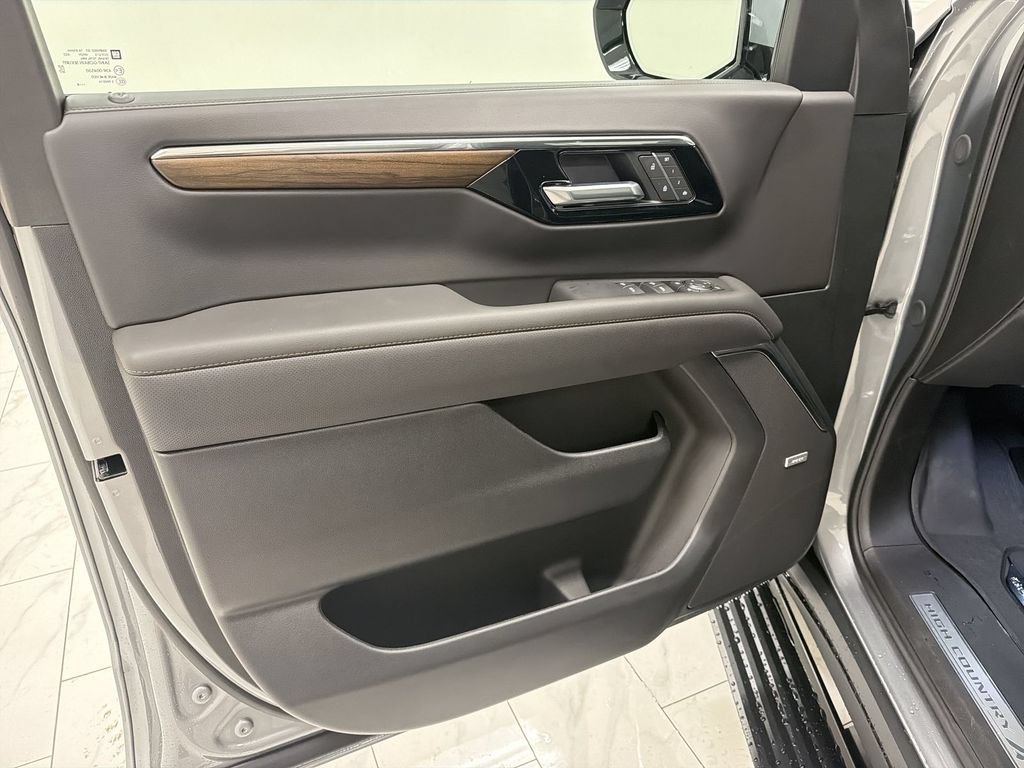 New 2026 Chevrolet Suburban High Country AWD/4WD image 23
