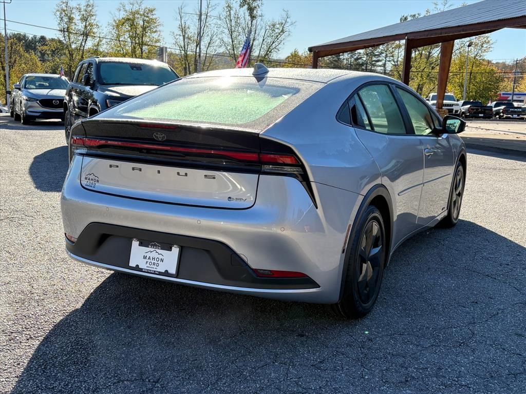 Used 2023 Toyota Prius LE image 4