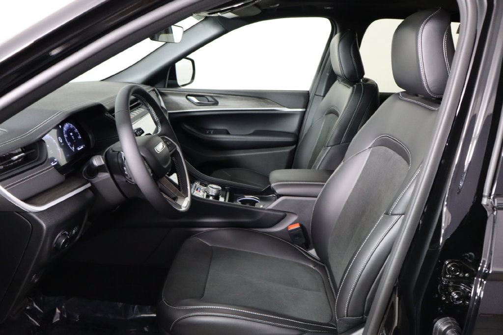 New 2027 Jeep Grand Cherokee Altitude AWD/4WD image 14
