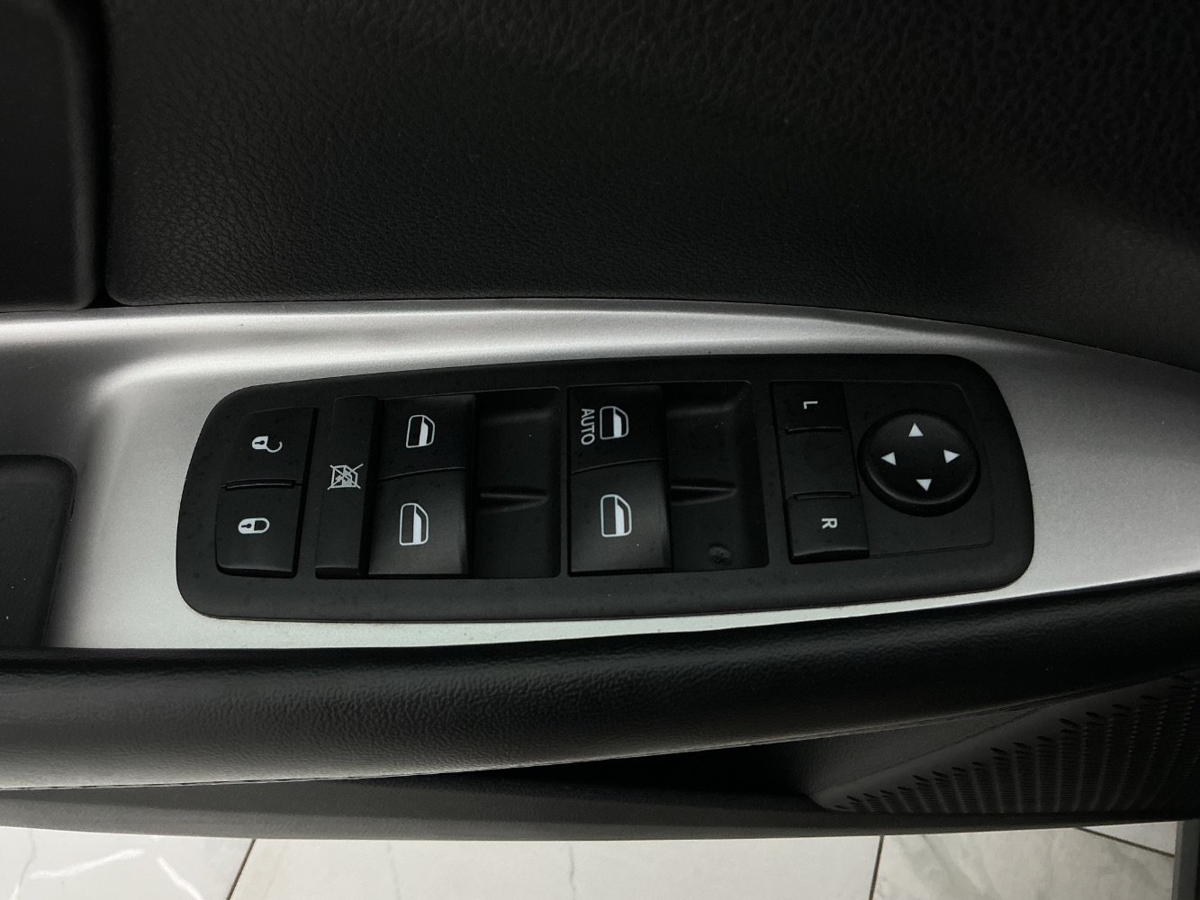 Used 2018 Dodge Journey SXT w/ Premium Group FWD image 39