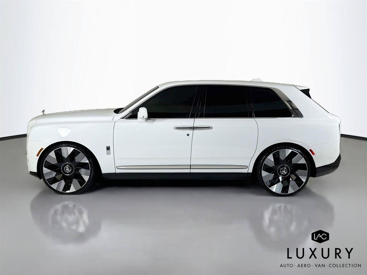 Used 2025 Rolls-Royce Cullinan AWD/4WD image 9
