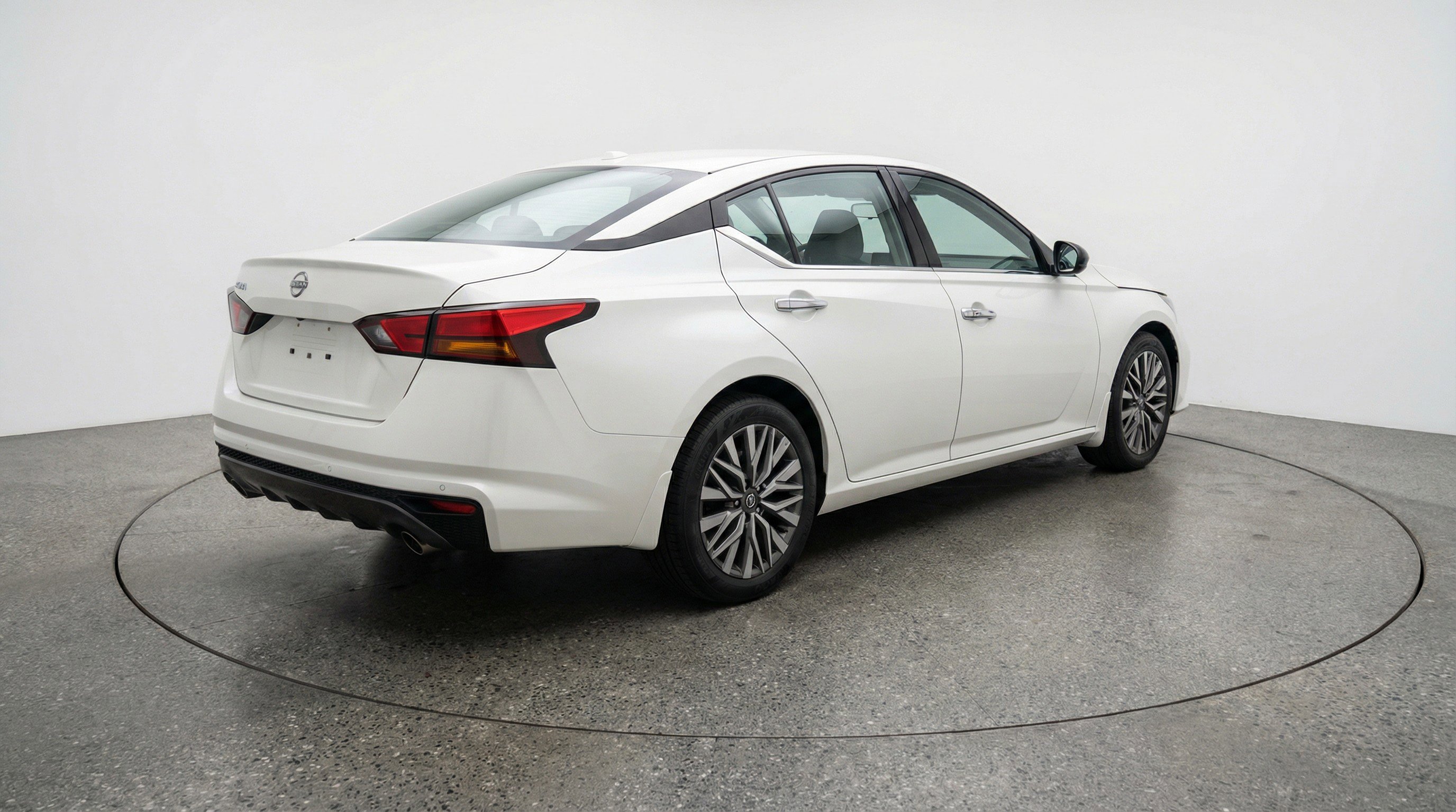 Used 2025 Nissan Altima 2.5 SV image 9