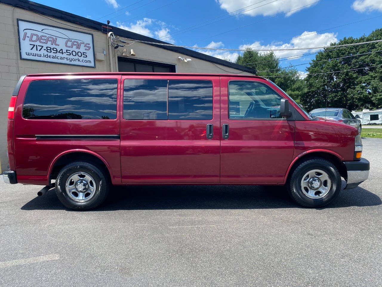 Used 2008 Chevrolet Express 1500 Passenger w/ LT Preferred Equipment Group RWD image 2