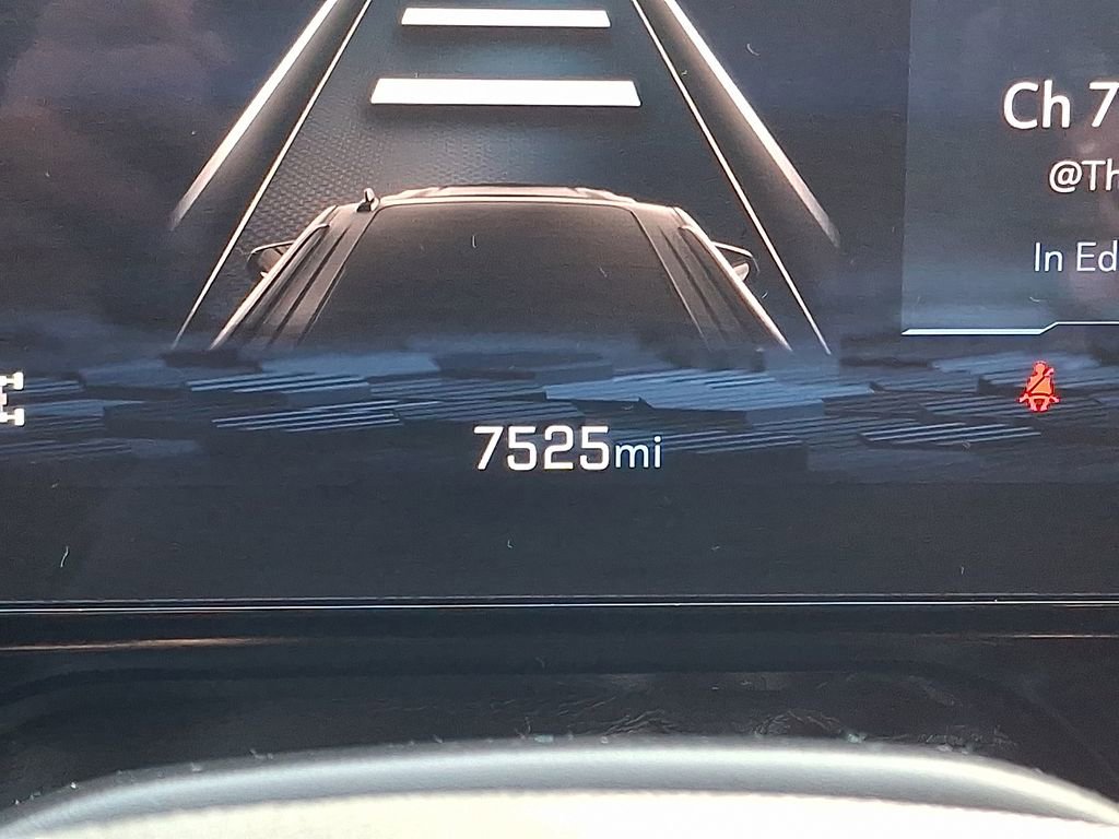 Used 2025 Chevrolet Suburban Premier image 20