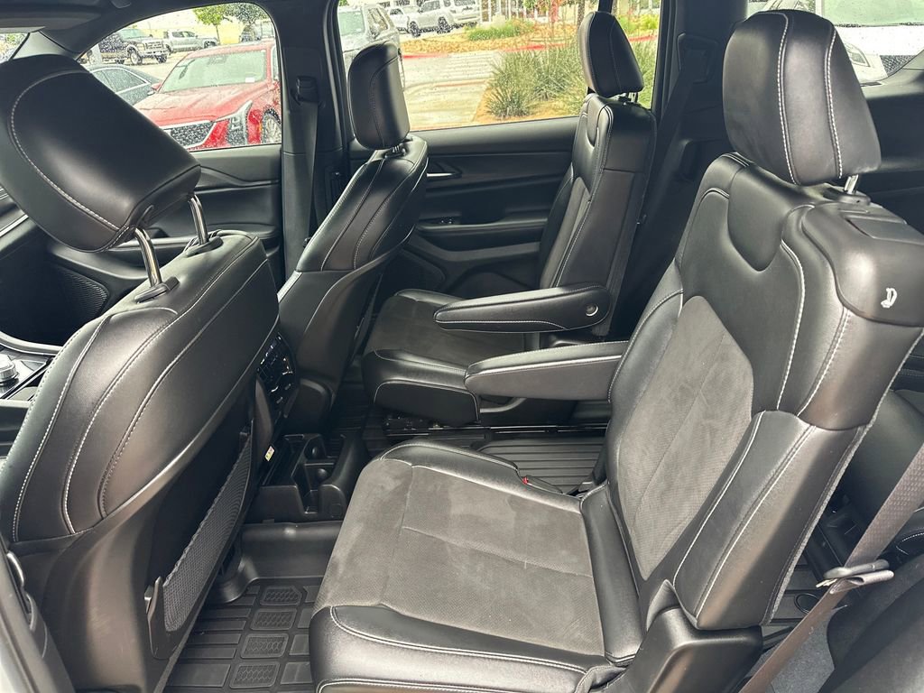 Used 2023 Jeep Grand Cherokee L Laredo RWD image 31