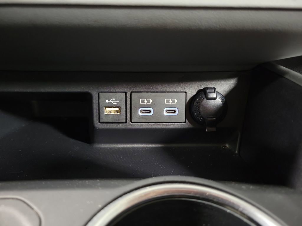 Used 2023 Toyota Highlander LE image 17