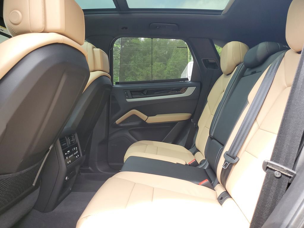 Certified 2025 Porsche Cayenne E-Hybrid image 27