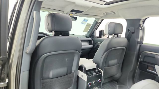 Used 2025 Land Rover Defender 110 X image 30