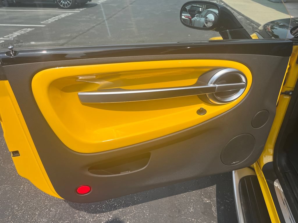Used 2005 Chevrolet SSR w/ Preferred Equipment Group RWD image 11