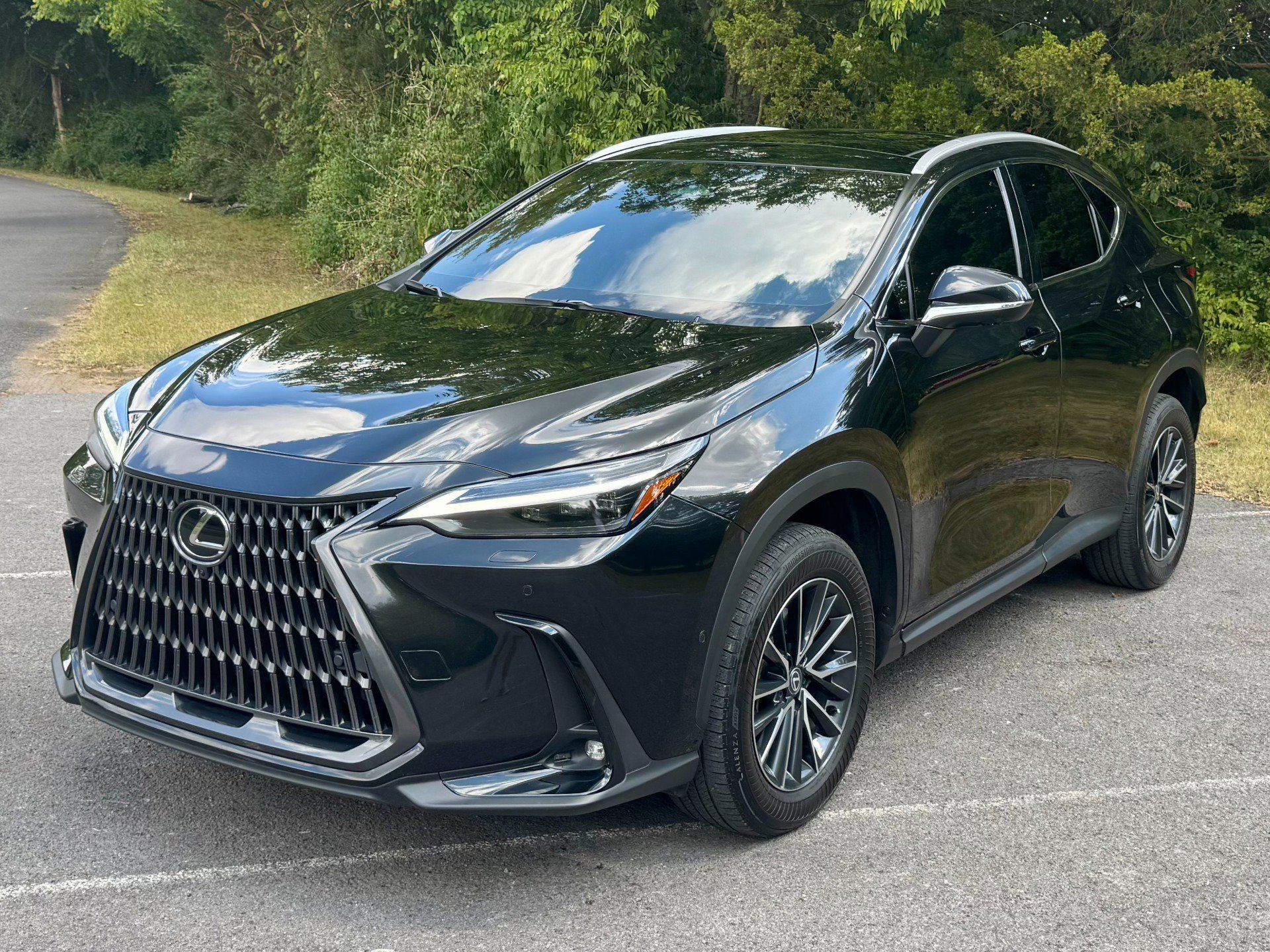 Used 2025 Lexus NX 300h AWD w/ Luxury Package image 2