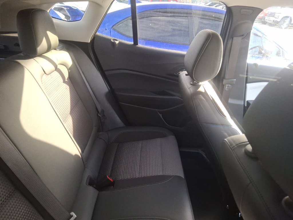 Used 2025 Chevrolet Trax LT w/ Driver Confidence Package FWD image 12