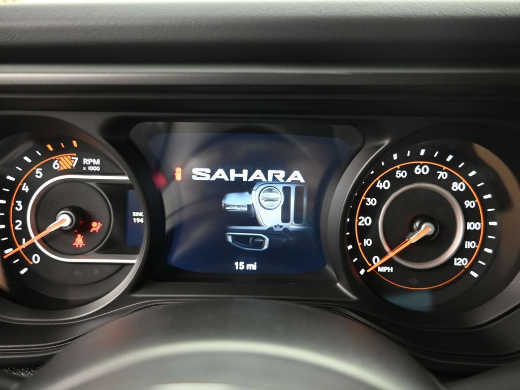 New 2025 Jeep Wrangler Unlimited Sahara w/ Technology Group AWD/4WD image 16