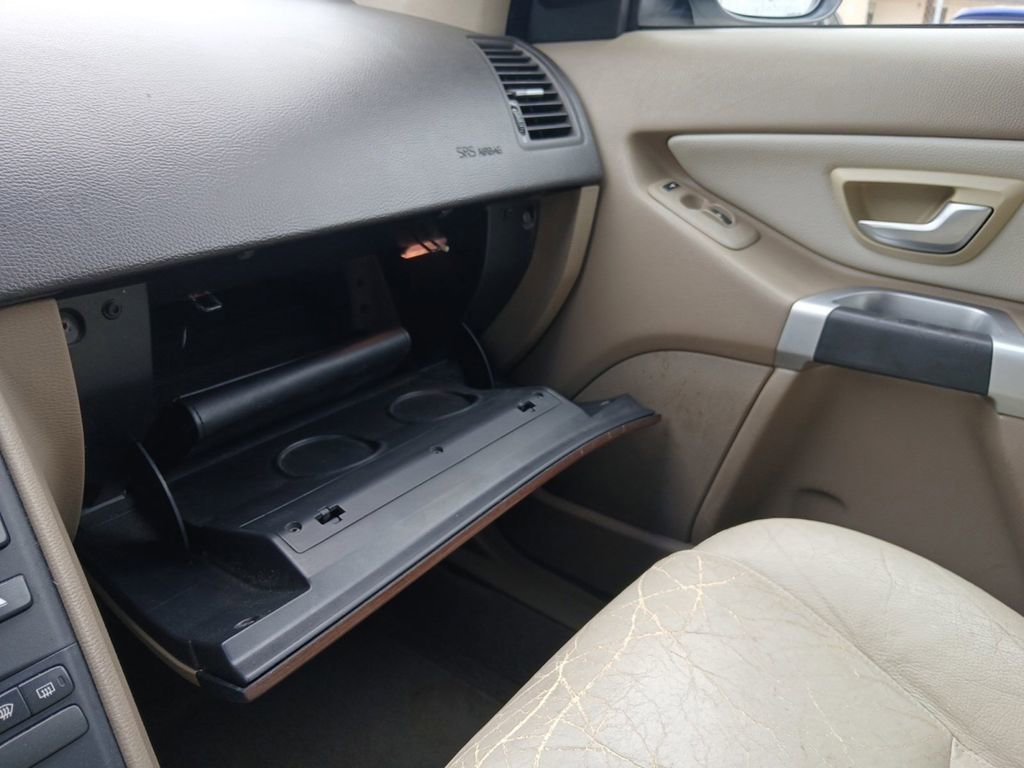 Used 2018 Volvo XC90 T5 Momentum w/ Convenience Package FWD image 22