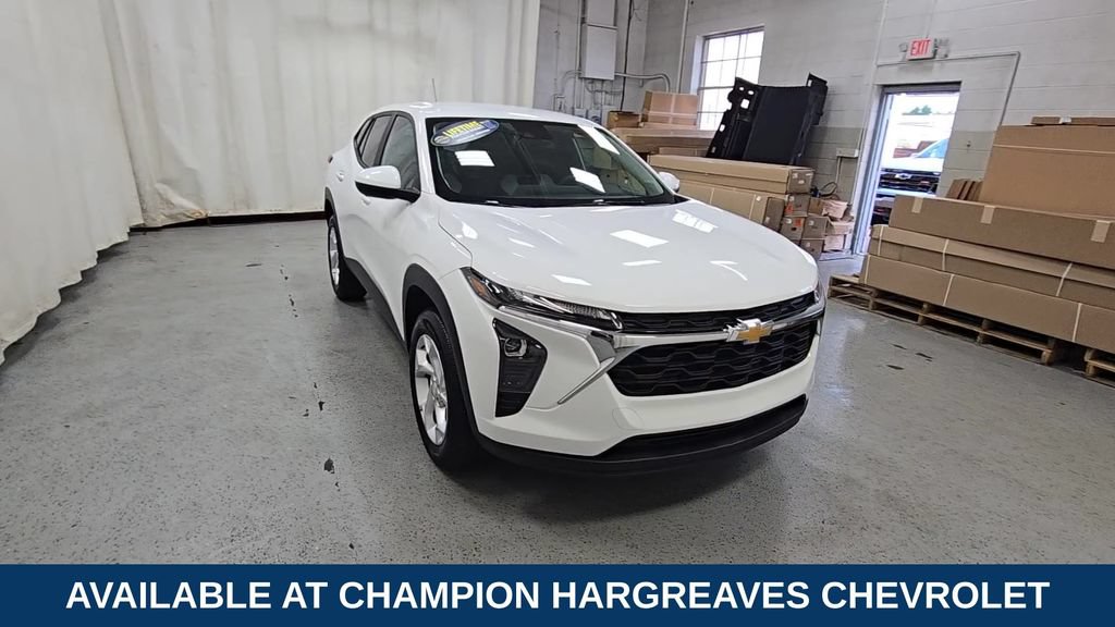 Used 2024 Chevrolet Trax LS w/ LS Convenience Package FWD image 2