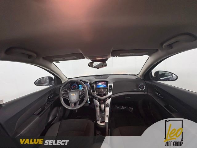 Used 2015 Chevrolet Cruze LT w/ Technology Package FWD image 10