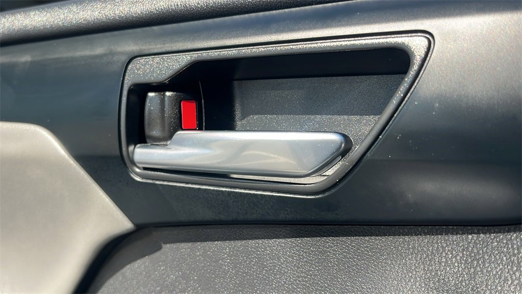 Used 2023 Toyota Highlander XLE image 15