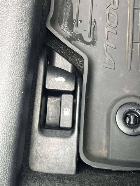 Used 2021 Toyota Corolla LE FWD image 32