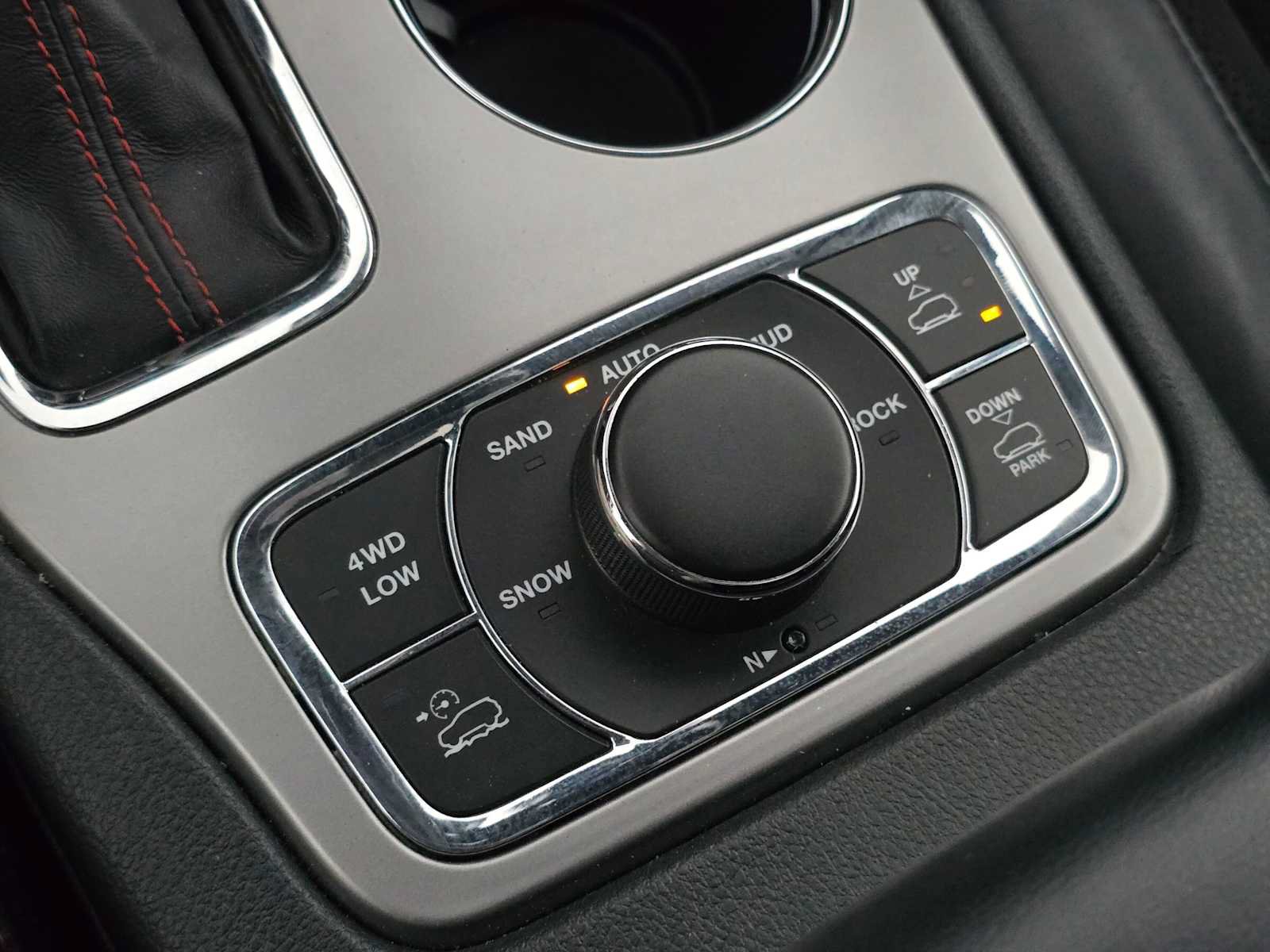 Used 2020 Jeep Grand Cherokee Trailhawk w/ Premium Lighting Group AWD/4WD image 30