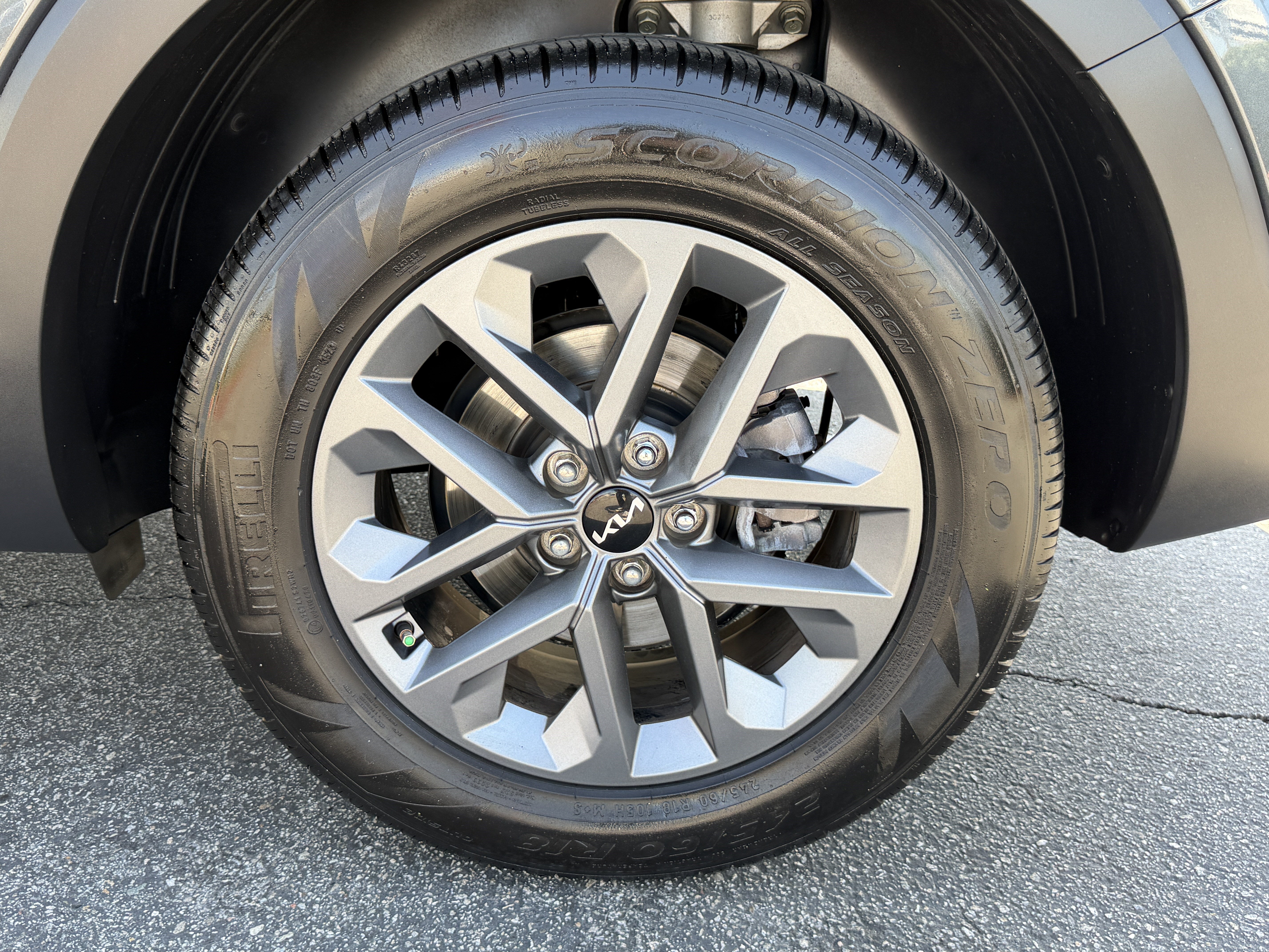 Certified 2024 Kia Telluride LX FWD image 11