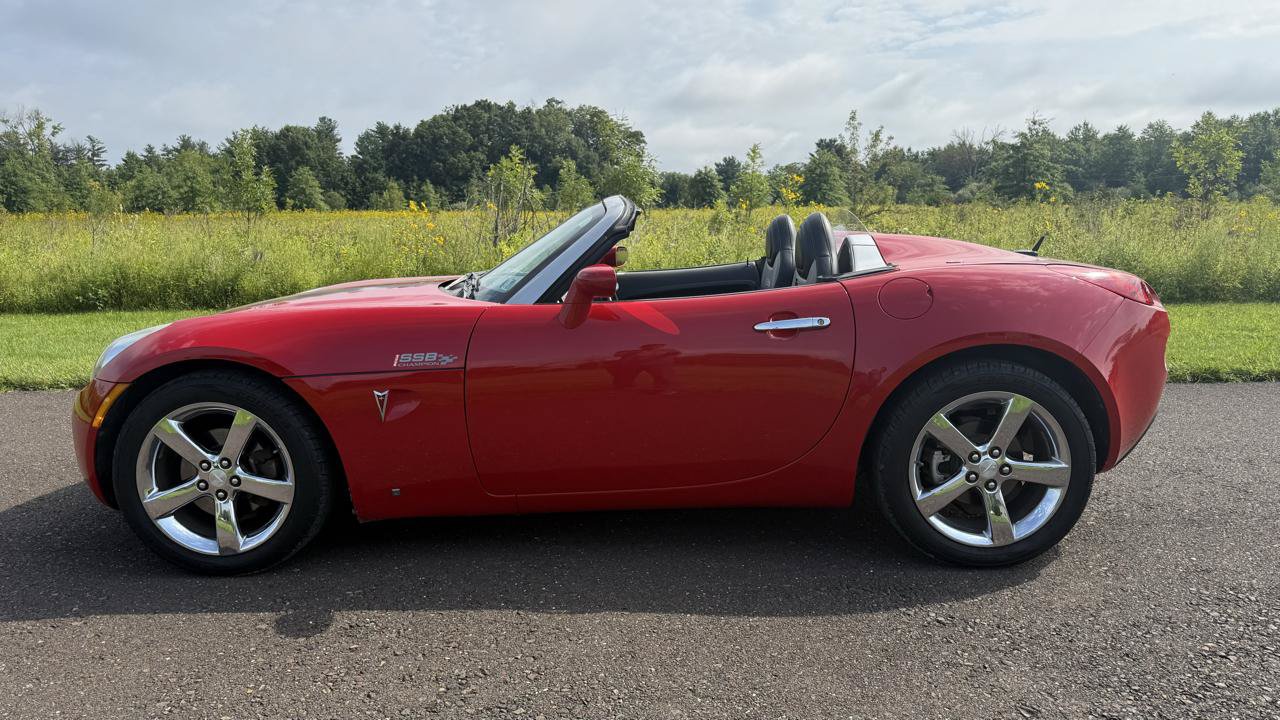 Used 2008 Pontiac Solstice Convertible w/ Premium Package RWD image 14