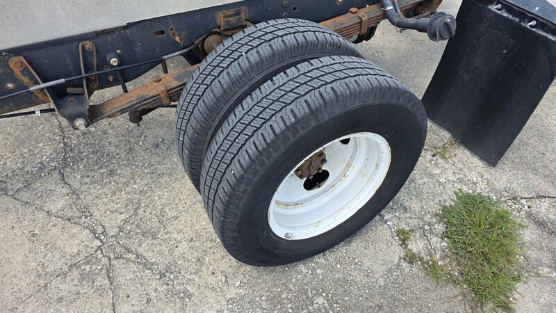 Used 2011 Ford E-450 and Econoline 450 Super Duty RWD image 24